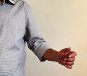 risvolti alla camicia avambraccio Ancona camiceriasmeralda
