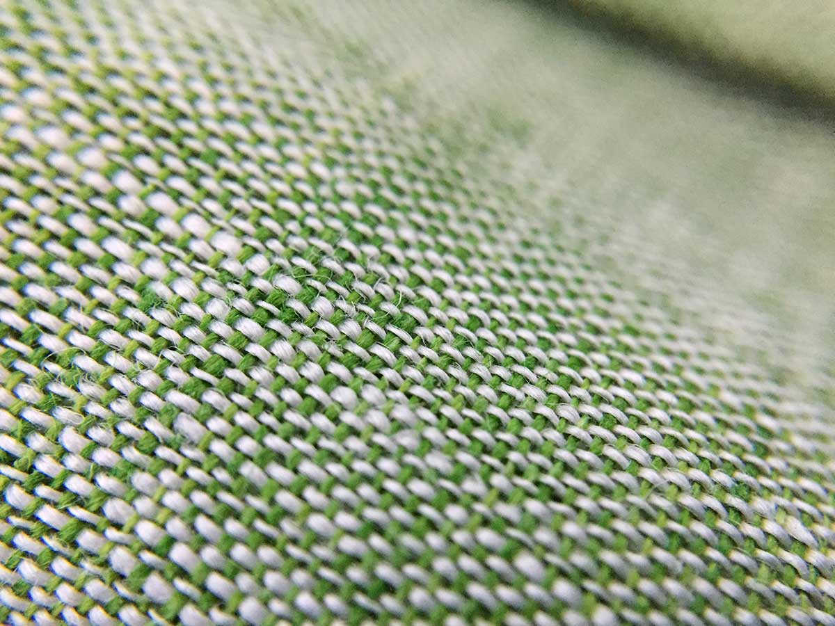 texture camicia lino uomo verde Ancona Camerano Marche news